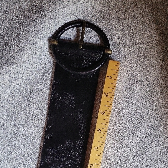 Fossil Vintage Black and Gold Leather Belt - Picture 7 of 11